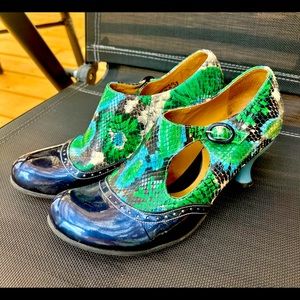 John Fluevog Bellevue Ella Baker Python Brogued Cut Out Pumps Blue Green Size 9